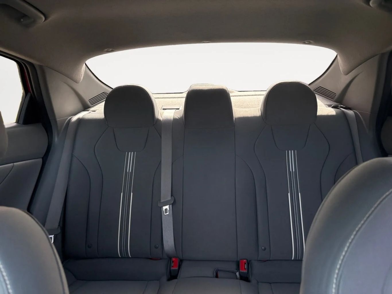 
								Hyundai Elantra 2022 full									