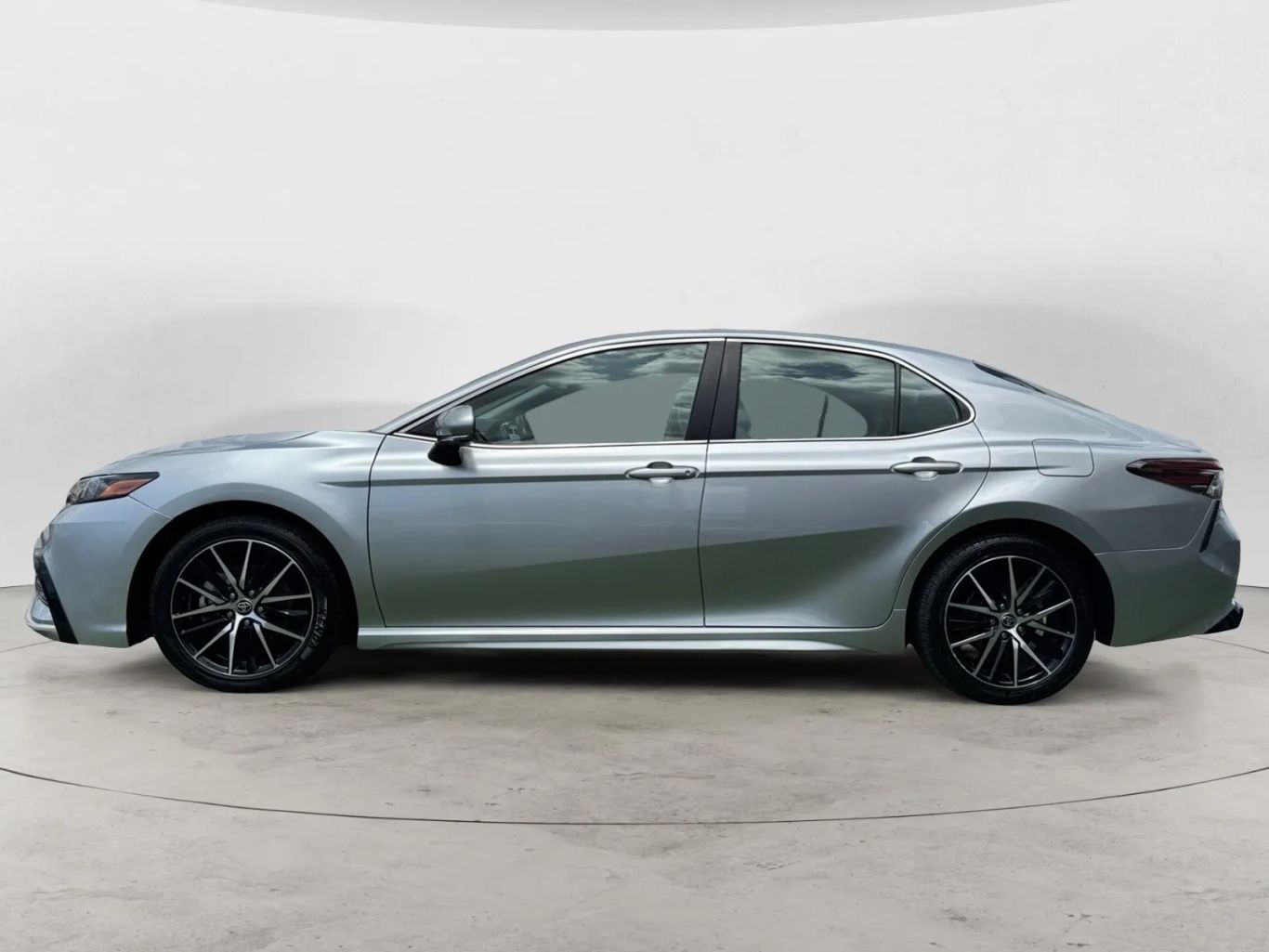 
								Toyota Camry 2022 full									