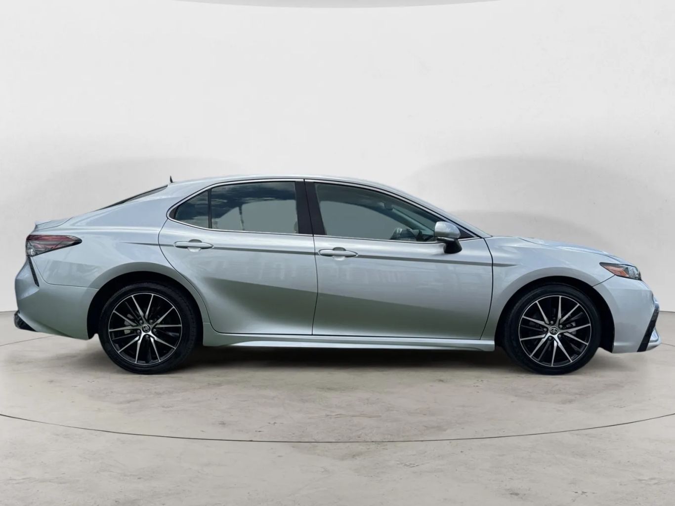 
								Toyota Camry 2022 full									