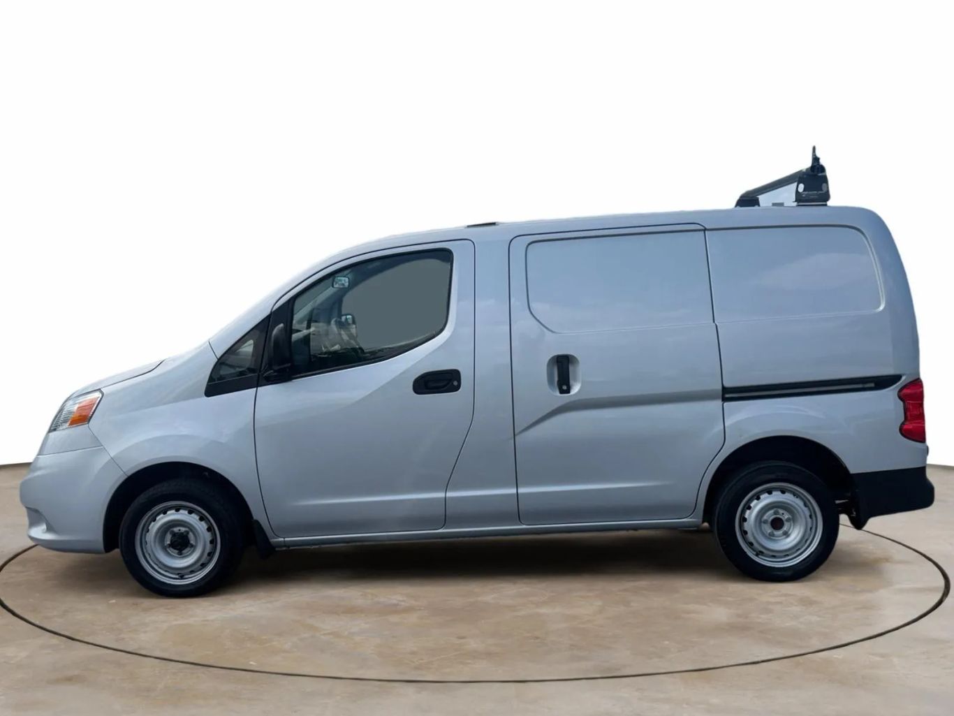
								Nissan NV200 2020 full									