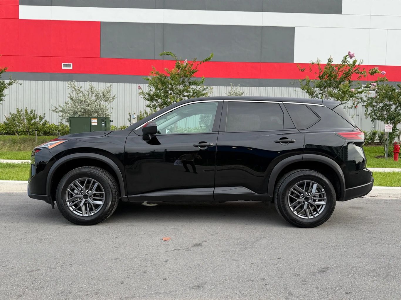 
								Nissan Rogue 2024 full									