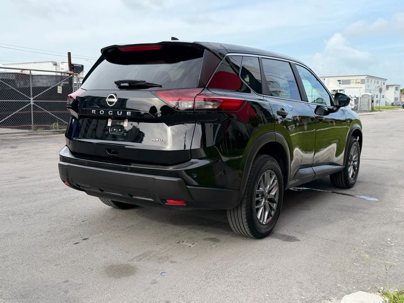 
								Nissan Rogue 2024 full									