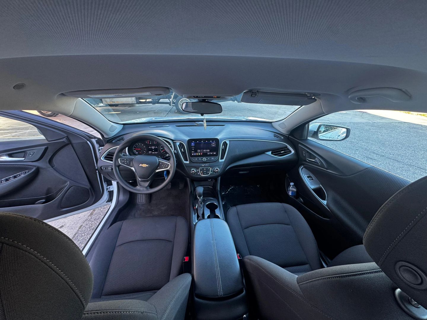 
								Chevrolet Malibu 2023 full									